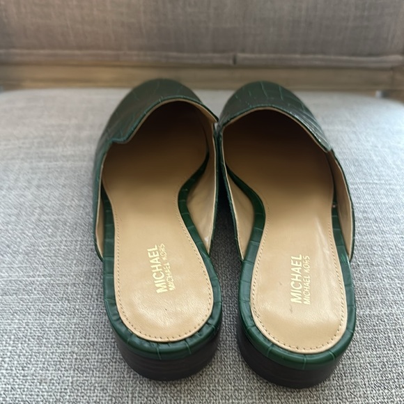 NEW Michael by Micheal Kors Faux croc mules / flats / green / 7.5M - Picture 5 of 9